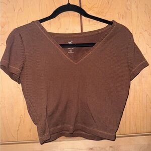 Hollister Brown t shirt